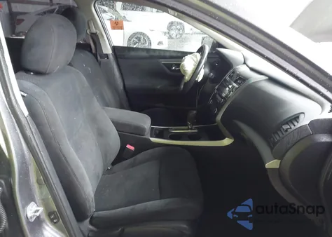 2015 Nissan Altima 2.5/2.5 S/2.5 Sl/2.5 Sv z USA, uszkodzony, nr VIN 1N4AL3AP9FN300596